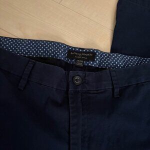 Banana Republic men's navy colored summer weight Mason Chino 35X32
